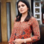 Gayathri Arun Instagram - A woman who knows her position will never lose her place.. She owns her Throne.. #happymorning #positivequotes #gayathriarun