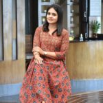 Gayathri Arun Instagram - A woman who knows her position will never lose her place.. She owns her Throne.. #happymorning #positivequotes #gayathriarun