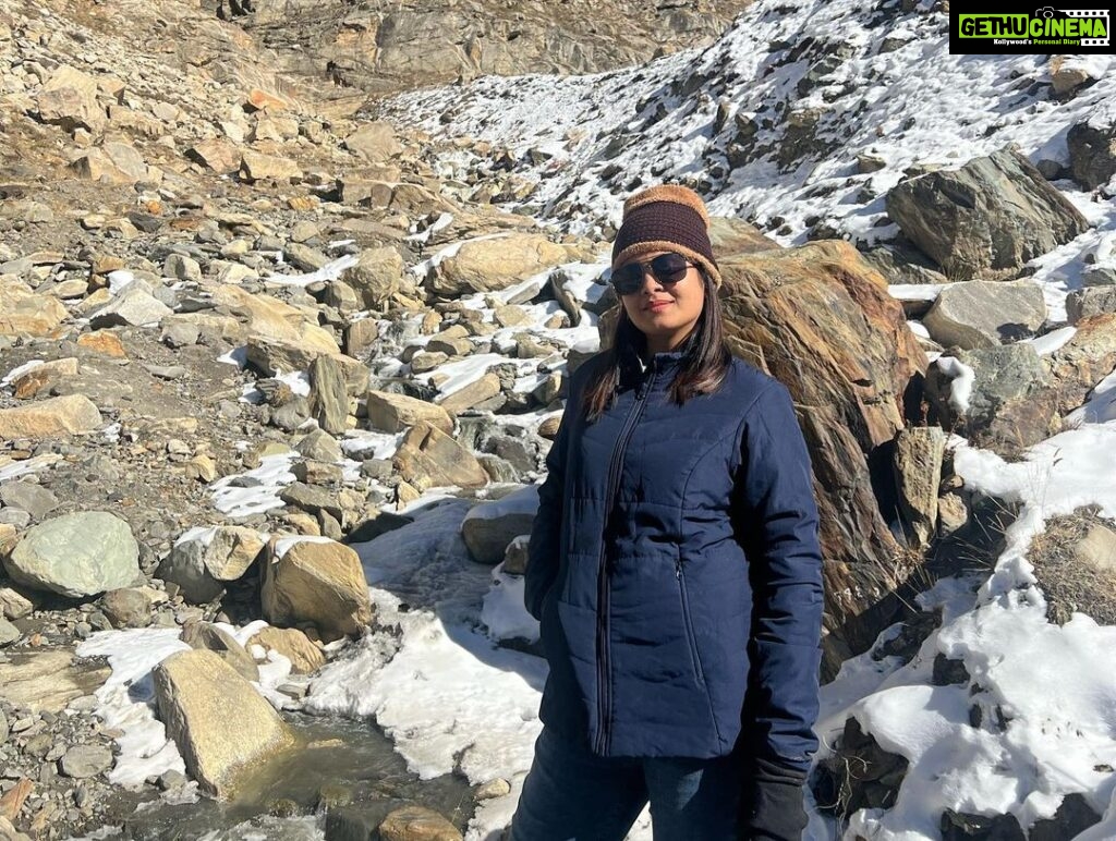 Gayathri Arun Instagram - ❄️❄️ 11th day of our road trip.. 📸 @arunrmenon7 #himachal #vlogger #travelvlog #lifestorieswithgayathriarun #gayathriarun Sisu, Himachal Pradesh