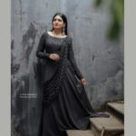 Gayathri Arun Instagram - A touch of mystery, a dash of elegance - all wrapped up in black 🖤🖤 📸 @unniharidas43 MUA @amal_ajithkumar Styling @doms.2010 Costume @zara_designs_thodupuzha