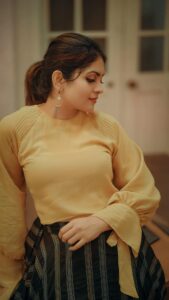 Gayathri Arun Instagram - 🌻🌝🌻 📸 @at_razz_world Mua @ravishing_box @_sanaah._ Stylist @tessaannkoshy Outfit @merakidesigns_by_nancyabraham