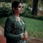 Gayathri Arun Instagram - Ft @gayathri__arun 🦋 MUA @_sanaah._ 💄 Styling @tessaannkoshy #reelmood #reelsinstagram #reelitfeelit #actress #mallureels #southindiareels