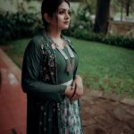 Gayathri Arun Instagram - 🌿She is a force of nature. At her core, all the wildness of the universe. John Mark Green Mua @ravishing_box @_sanaah._ Stylist @tessaannkoshy 📸 @rd_stories93 Outfit @zawe.calicut