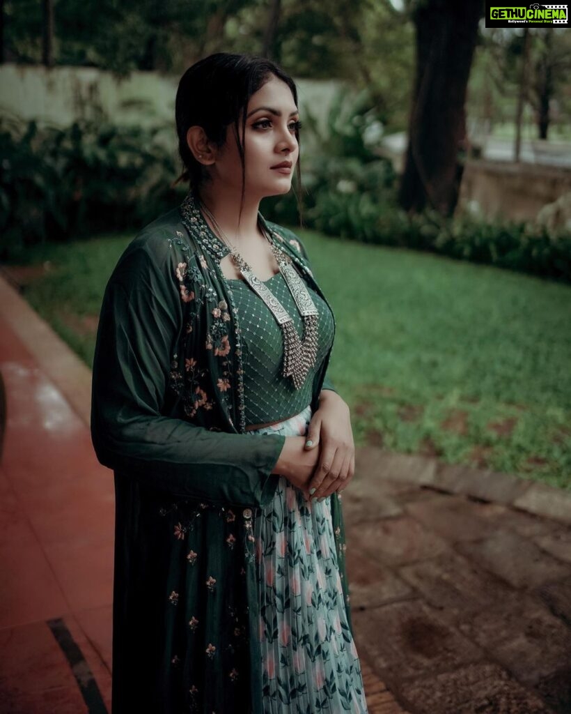 Gayathri Arun Instagram - 🌿She is a force of nature. At her core, all the wildness of the universe. John Mark Green Mua @ravishing_box @_sanaah._ Stylist @tessaannkoshy 📸 @rd_stories93 Outfit @zawe.calicut