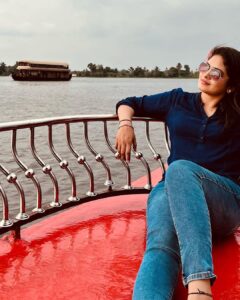 Gayathri Arun Instagram - 🛶 ❤️ 📸 @arunrmenon7