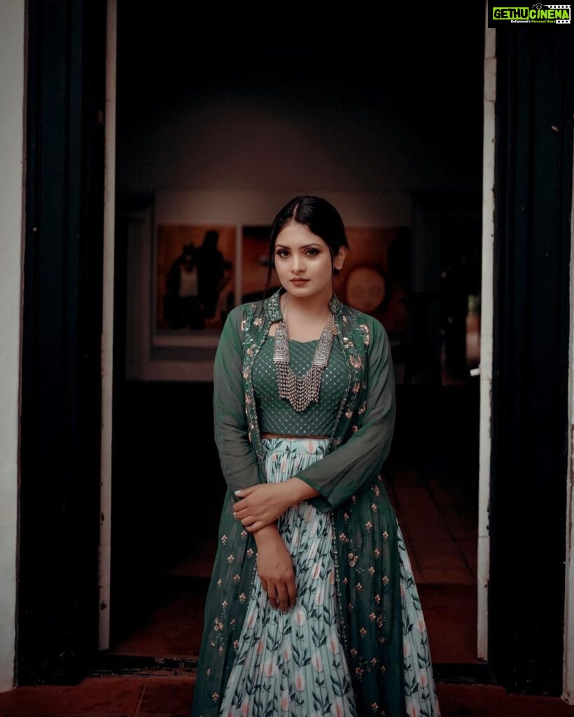 Gayathri Arun Instagram - 🌿She is a force of nature. At her core, all the wildness of the universe. John Mark Green . . Mua @ravishing_box @_sanaah._ Stylist @tessaannkoshy 📸 @rd_stories93 Outfit @zawe.calicut