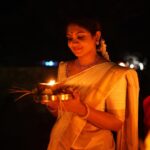 Gayathri Arun Instagram - Happiness is celebrating our roots and traditions with family in a traditional outfit 😍 #traditional #templefestival Jewellery @abharanashaala Cherthala Karthyayani Devi Temple