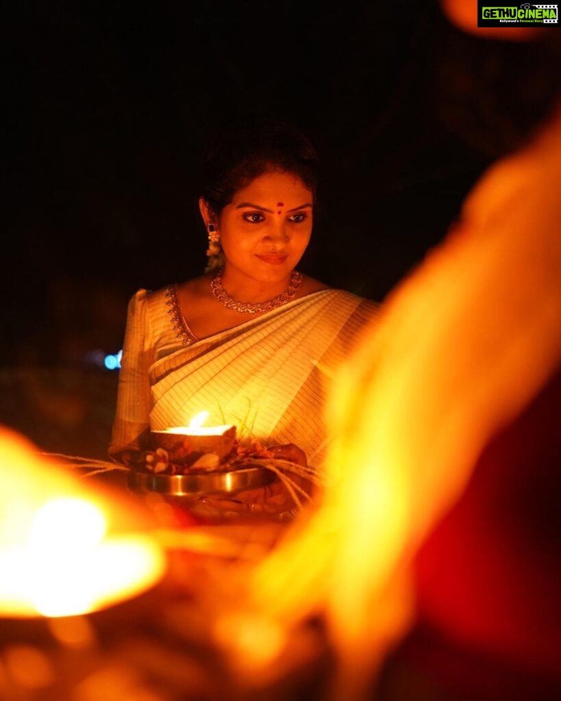 Gayathri Arun Instagram - 🪔❤️ #traditional #temple #festival #keralasaree Jewellery @abharanashaala 📸 @joel__george_