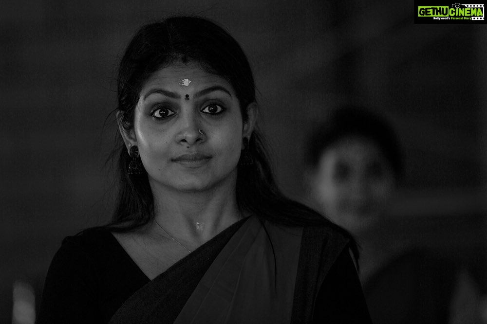 Gayathri Arun Instagram - These photos are the reminder of a truly unforgettable experience, Navarasa Sadhana. A workshop conducted by dearest Guru Venu Ji, which was full of activities designed to help us further our acting skills. It include the lessons on the fundamentals of acting through Navarasas and Vyabhichari Bhavas. The practice sessions, improvisations, the stories of Guruji, and the extremely talented peers - what more could one ask for? The whole process was made even more enjoyable by the amazing atmosphere of the workshop at Natanakairali. Venu G created a warm and welcoming environment, where everyone felt comfortable to express themselves and take risks. Thank you @natanakairali, Venuji, Nirmala teacher, @kapilavenu and all my dear batch mates.. miss u all❤️🙏 📸 @manojparameswaran #NavarasaSadhana #ActingWorkshop #ActingSkills #Theatre #selfevolution #PerformingArts #ActorLife #ActorsLife