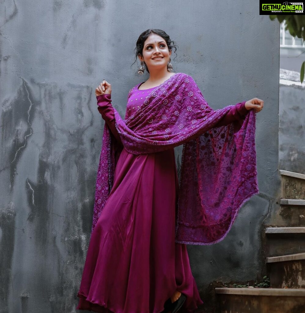 Gayathri Arun Instagram - 💜Royal Reverie: Embracing the Majesty of Purple Stylist: doms.2010 Costume: zara_designs_thodupuzha Jewellery: anokhi_priyakishore Photographer: _j_o_r_d_h_a_n_