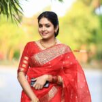 Gayathri Arun Instagram - ❤️❤️ 📸 @redmark_weddings draped in @byhand.in Jewellery @abharanashaala