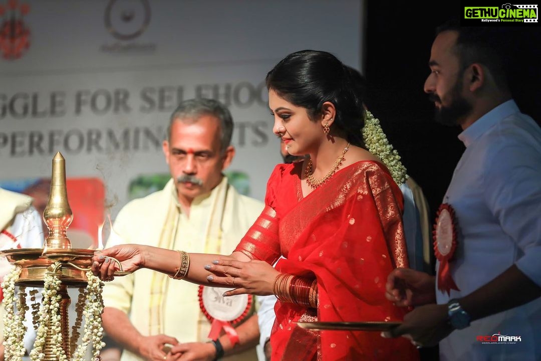 Gayathri Arun Instagram - 🪔 ❤️ 📸 @redmark_weddings