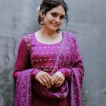 Gayathri Arun Instagram - 💜💜💜 MUA @amal_ajithkumar Stylist: @doms.2010 Costume: @zara_designs_thodupuzha Jewellery: @anokhi_priyakishore Photographer: @_j_o_r_d_h_a_n_ Show :Ente Amma Supera