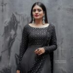 Gayathri Arun Instagram - Mysterious allure embodied in black 💫🖤 📸 @unniharidas43 MUA @amal_ajithkumar Styling @doms.2010 Costume @zara_designs_thodupuzha