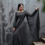 Gayathri Arun Instagram - Mysterious allure embodied in black 💫🖤 📸 @unniharidas43 MUA @amal_ajithkumar Styling @doms.2010 Costume @zara_designs_thodupuzha