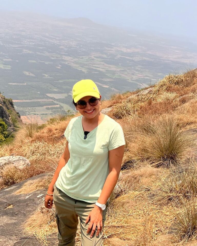 Gayathri Arun Instagram - Exploring the world with a green attitude 🧚🏼‍♂️ #happymorning #travelmode #vlogger #hillstations