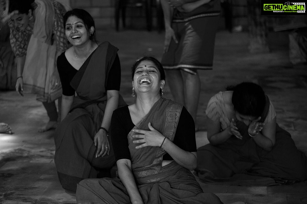 Gayathri Arun Instagram - These photos are the reminder of a truly unforgettable experience, Navarasa Sadhana. A workshop conducted by dearest Guru Venu Ji, which was full of activities designed to help us further our acting skills. It include the lessons on the fundamentals of acting through Navarasas and Vyabhichari Bhavas. The practice sessions, improvisations, the stories of Guruji, and the extremely talented peers - what more could one ask for? The whole process was made even more enjoyable by the amazing atmosphere of the workshop at Natanakairali. Venu G created a warm and welcoming environment, where everyone felt comfortable to express themselves and take risks. Thank you @natanakairali, Venuji, Nirmala teacher, @kapilavenu and all my dear batch mates.. miss u all❤️🙏 📸 @manojparameswaran #NavarasaSadhana #ActingWorkshop #ActingSkills #Theatre #selfevolution #PerformingArts #ActorLife #ActorsLife
