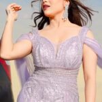 Hamida Khatoon Instagram - 💜💜💜 Attire : @agelesscollection VC : @ehtasham_saeed Camera assistant: @itsmrfari MUA : @makeup_rida95 #hamida #hamidakhatoon #kahonakaho #reels #instagram #dubai #reelitfeelit