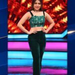 Hamida Khatoon Instagram - We are always on high 🤘🏻we are season 5 ✋🏻 @iamvjsunny @maanasnagulapalli @sirihanmanth @kajalrj Sunday 11am start ma parivaaram @starmaa Style by: @khan_mehraj Designer : @swathikondabala_label Designer : @styledbysashi #hamida #hamidakhatoon #biggboss #biggboss5telugu #starmaa #starmaaparivaaram