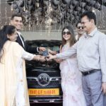 Hamida Khatoon Instagram - ♾️❤️ @mercedesbenz @mercedesmahavirmotors @khan_mehraj @anchorravi_offl @nitya.saxena1186 @princepatel4571 #hamida #hamidakhatoon #happyhamida #newcar #mercedes