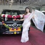 Hamida Khatoon Instagram - ♾️❤️ @mercedesbenz @mercedesmahavirmotors @khan_mehraj @anchorravi_offl @nitya.saxena1186 @princepatel4571 #hamida #hamidakhatoon #happyhamida #newcar #mercedes
