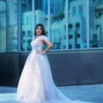 Hamida Khatoon Instagram - This is my favourite kind of WEATHER . I LOVE it ❤️ Attire: @agelesscollection Photographer: @ehtasham_saeed Camera assistant: @itsmrfari MUA : @makeup_rida95 #hamida #hamidakhatoon #photoshoot #instagram #dubai #weather #love #biggboss