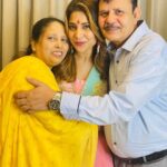 Hamida Khatoon Instagram - Happy marriage anniversary ammi & Bapi (dad) love you ♾❤️ My dad is my strength My mom is my love ♾❤️😘 Do you remember this picture and song? #happy #happyness #myworld #love #infinity