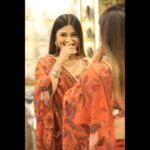 Hamida Khatoon Instagram – 𝓘 𝓵𝓸𝓿𝓮 𝔂𝓸𝓾

Designer :- @ohanahyd 

Styles by :- @khan_mehraj 

Earrings :- @ambicapearlsandjewellers 

Photographer :- @shobas__pixels 

Make up by me 😉

#hamida 
#hamidakhatoon 
#style 
#iloveyou 
#love 
#infinity 
#smilingqueen 
#smile 
#instagram