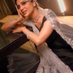 Hamida Khatoon Instagram – Music 

Style by:- @navneeth_bhansali 
@navkarstudio25 

Photographer:- @akashchatlaniphotography 
 
Designer:- @prasannayanumula_official 

Make up:- @thestarlight31 

Jewellery:- @navkar_boutique 

#hamida 
#hamidakhatoon 
#black 
#love