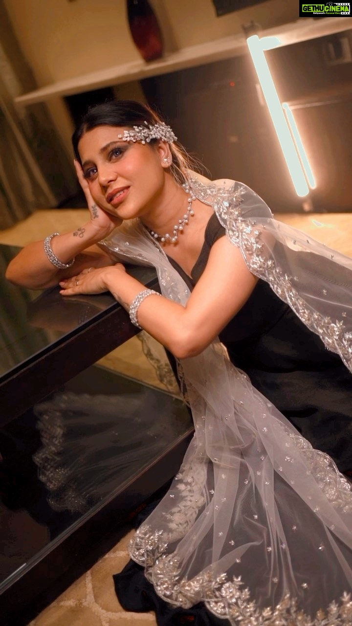 Hamida Khatoon Instagram - Music Style by:- @navneeth_bhansali @navkarstudio25 Photographer:- @akashchatlaniphotography Designer:- @prasannayanumula_official Make up:- @thestarlight31 Jewellery:- @navkar_boutique #hamida #hamidakhatoon #black #love