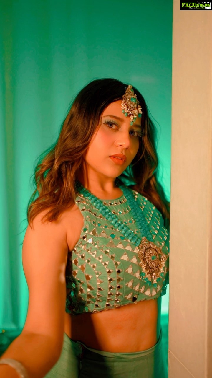 Hamida Khatoon Instagram - Kehna hi kiya Style by @navneeth_bhansali @navkarstudio25 Designer @muskann_kapadiaa Click by @akashchatlaniphotography Jewellery @navkar_boutique Makeup and hair @thestarlight31 Special credit @khan_mehraj #hamida #hamidakhatoon #instagram #reels #reelinstagram #reelitfeelit #love #videography #photoshoot