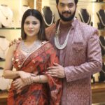 Hamida Khatoon Instagram – @ambicapearlsandjewellers opening with Co star of brahmamudi @srikarkrishnaofficial 

Hamida Designer :- @ohanahyd 

Style by :- @khan_mehraj 

Necklace :- @ambicapearlsandjewellers 

Earrings :- @ambicapearlsandjewellers 

Makeup by me ☺️

#hamida 
#hamidakhatoon 
#jewellery 
#swapna 
#rahul 
#swapnarahul
#add Gachibowli