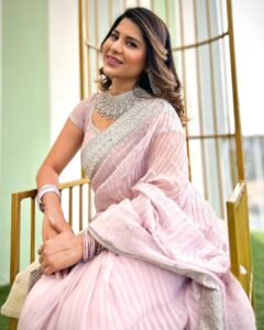 Hamida Khatoon Instagram - Caption error 

Saree : @vedulaswardrobe 

Jewellery: @navkar_boutique 
Jewellery PR : @navneeth_bhansali 

#hamida 
#hamidakhatoon 
#saree 
#jewellery 
#brahmamudi 
#starmaa 
#instagram 
#photooftheday 
#infinity 
#love