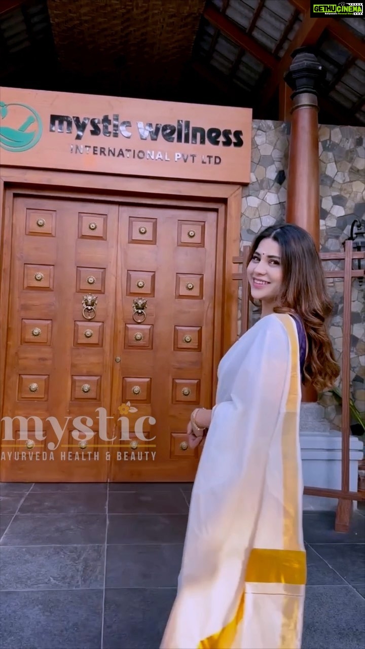 Hamida Khatoon Instagram - I suffered from Cervical Spondylosis, when I consumed pain killers, but it worked temporarily. But I experienced the Holistic Mystic magic! I received enhanced relief with astonishingly breakthrough results. Now I don’t need to travel all the way to Kerala, after experiencing Ayurveda, physiotherapy and Yoga here itself in Hyderabad @mystic_ayurveda Myst Ayurveda Health and Beauty hospital Jubliehills. Come to Mystic for a magnificent experience. Thank you @mystic_ayurveda @alekhyangel @anilrathod1 #hamida #hamidakhatoon #mystic #ayurveda #hyderabad #reels #instagram