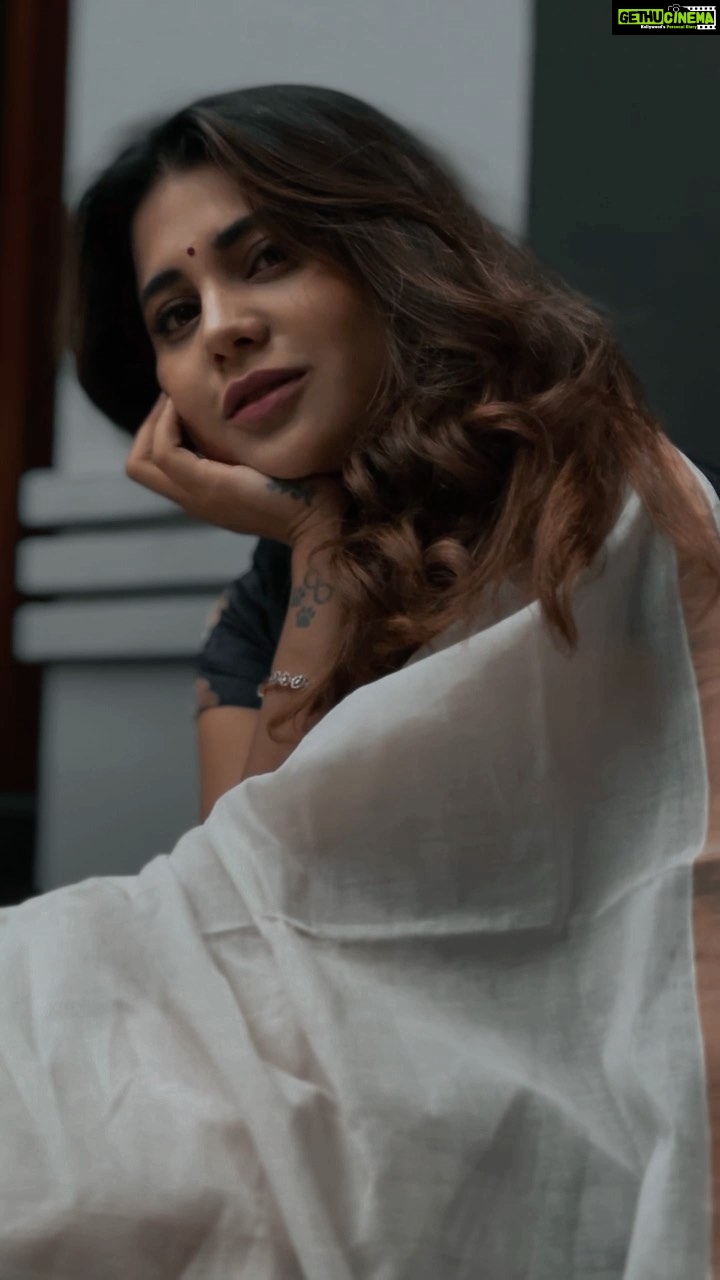 Hamida Khatoon Instagram - Let Yourself Feel Your Feelings 🥰 * * * * * #hamida #hamidakhatoon #happyhami #reelitfeelit #reelsinstagram #reelsvideo #reelsinsta #reelkarofeelkaro #viralreels #instagram