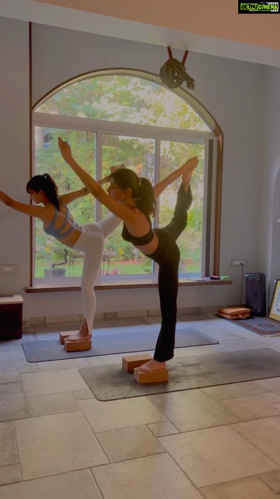 Harshita Gaur Instagram - BALANCE is the key @garima_yogaaa . . #yoga#flow#balance