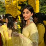 Harshita Gaur Instagram – Colour me 💛 
.
.
.
My 900k fam 🌻
#akshgotrite