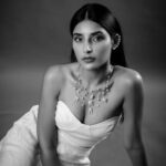 Harshita Gaur Instagram - 🖤🤍 . . . 📸 @mainaurmeracamera Styled by @aggarwalharshitaofficial MUA @punya.makeupandhair
