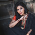 Harshita Gaur Instagram - 🖤 . . #indian#revisitingpictures