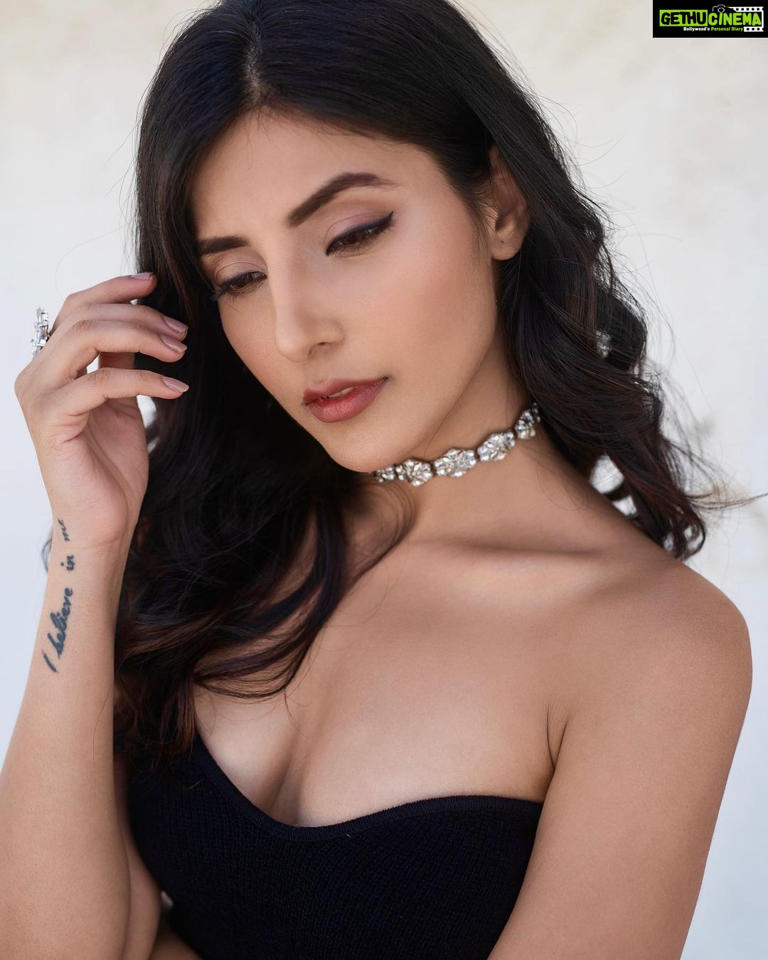Harshita Gaur Instagram - 🖤 . . @henna.akhtar @lala_photuwale @makeupbyemmarai