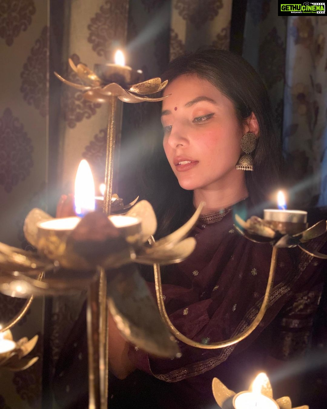 Harshita Gaur Instagram - Happpyy diwaliiiii 🪔 #zoei ♥️