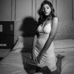 Harshita Gaur Instagram – 🖤 
.
.
.
@mainaurmeracamera @punya.makeupandhair