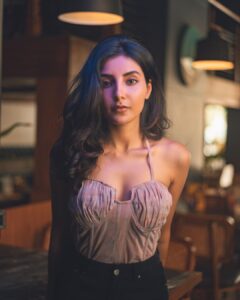 Harshita Gaur Instagram - Pause … lemme look at you! 
.
.
.
📸 @areesz 
Styled by @bombaebyaisha 
MUH @manishsharma96 @shinde_jyotika 
Location @tocobarmumbai