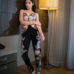 Harshita Gaur Instagram – 🖤 ✨ 
.
.
📸 @areesz 
👗: @samantchauhan 
Styled by : @priyaaa24 assisted by @bhairaviahuja 
MUA @bhavyaarora assisted by @_praveenvarma
Managed by @namisehgal @bling_entertainment