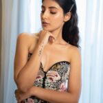Harshita Gaur Instagram – 🖤 ✨ 
.
.
📸 @areesz 
👗: @samantchauhan 
Styled by : @priyaaa24 assisted by @bhairaviahuja 
MUA @bhavyaarora assisted by @_praveenvarma
Managed by @namisehgal @bling_entertainment