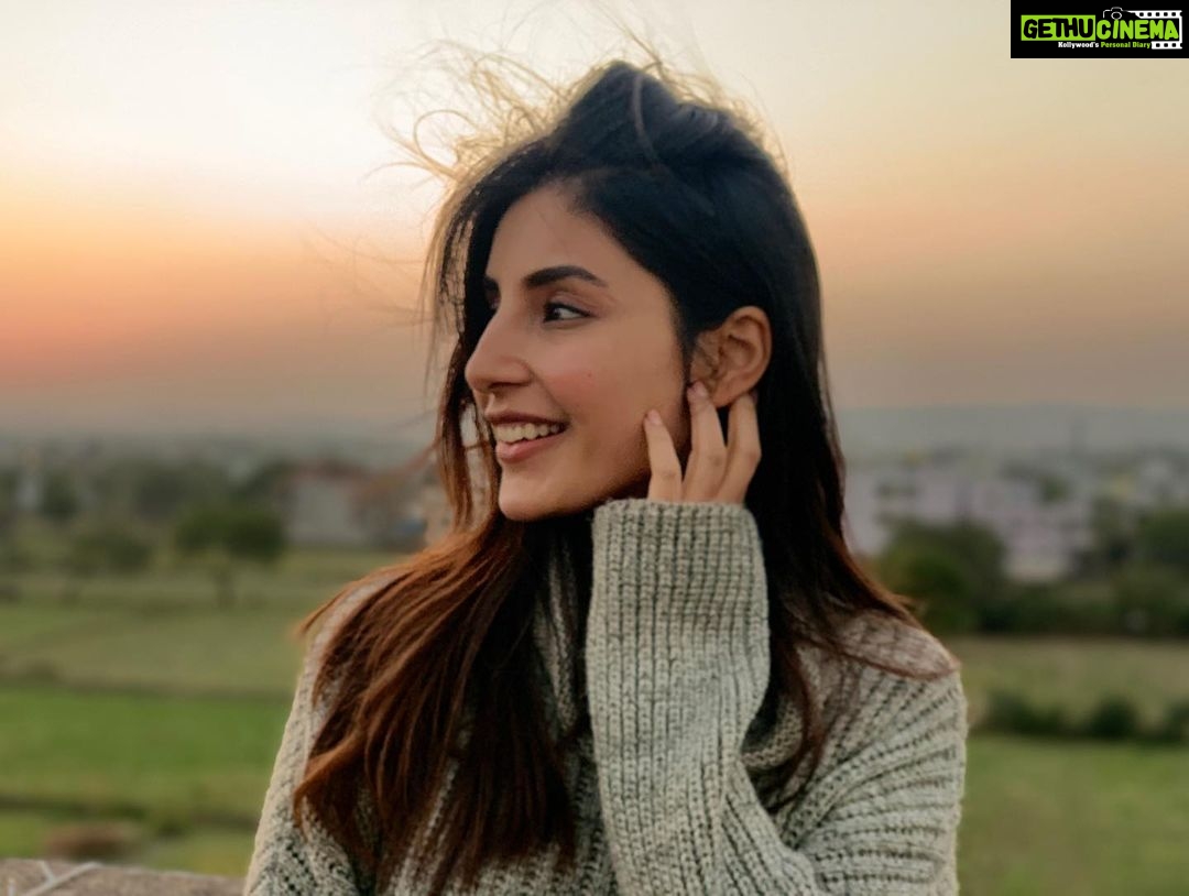 Harshita Gaur Instagram - My eternal love affair with ☀️! . . 📸 @tarungohel91