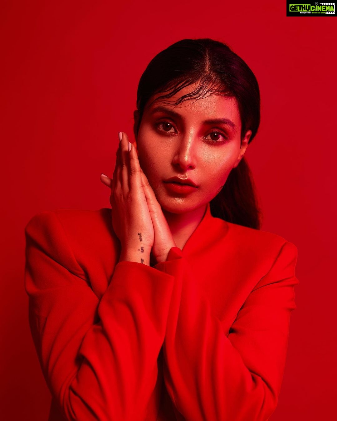 Harshita Gaur Instagram - Throwback to when I was painted red! . . 📸 @shaktismaran 👗 @thejaswi_kotha 💄 @saikrishnabandari