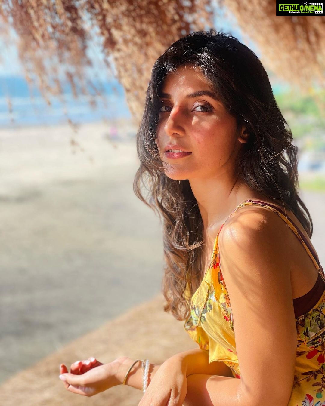 Harshita Gaur Instagram - Looking at 2023! Happy new yearrrrrrr