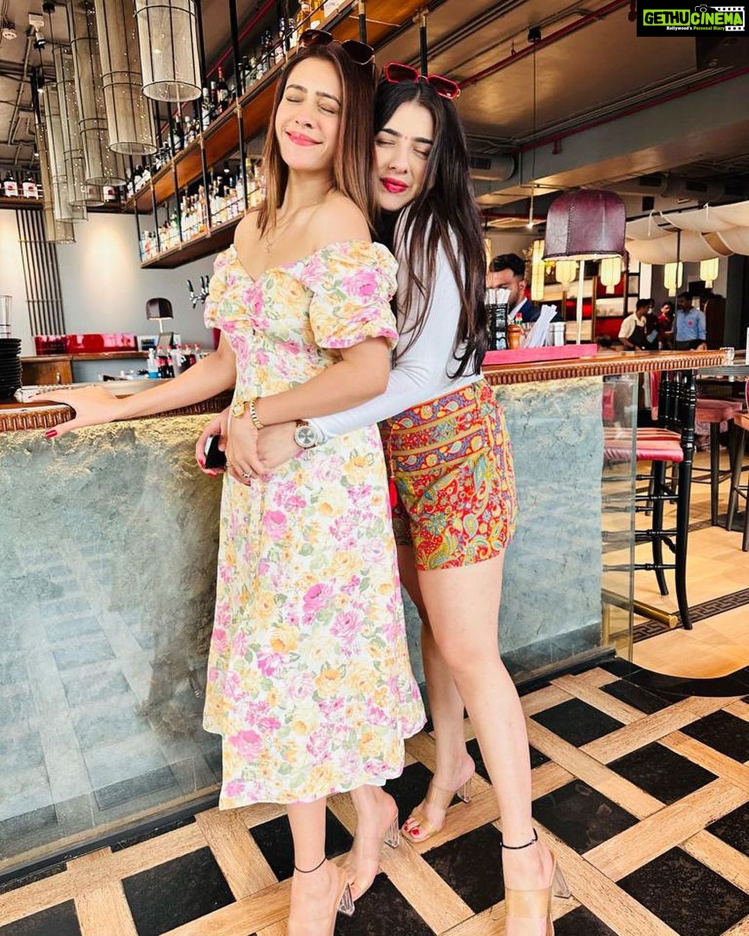 Hiba Nawab Instagram - Happy birthday to my Diva♥️ my fav secret keeper.. my forever child.. I can’t imagine my life without my bestest friend, thank you for being youuuu 😍beautiful woman ♥️♥️♥️ May you continue to spread smiles and continue to move ahead in life♥️♥️ With lots of love, i wish you a blessed and cheerful year ahead 😍🥰😘 I love you my baby♥️🧿 P.S this post was supposed to be made on 4th April (Raashi’s birthday) but my bestie being my bestie approved pictures just last night 😜 Mumbai, Maharashtra