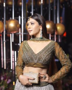 Hiba Nawab Instagram - Dress by @kalkifashion
Jewellry by @sonisapphire 
Styled by my fav @komaltindwani ♥️😘
📸  @thefilmyjar